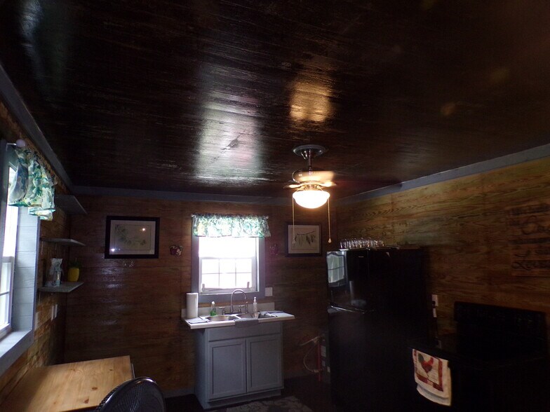 More Photos Of 450 S Oak St, Jackson Storefront Retail Office For Sale