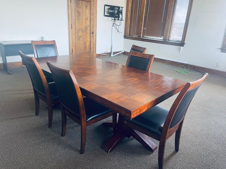 More Photos Of 68-70 W Park Ave, Mansfield Office For Lease