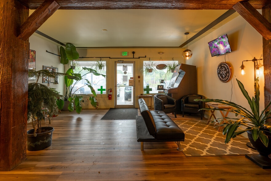 More Photos Of 193 Park St, Rockland Freestanding For Sale