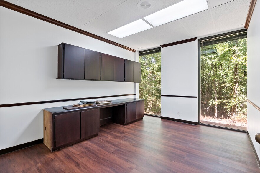 More Photos Of 4500 Carter Creek Pky, Bryan Office For Lease