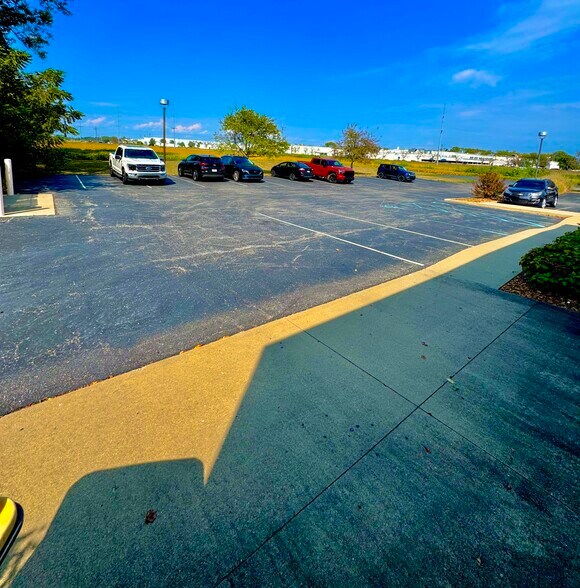 More Photos Of 1239 E 4th Street Rd, Seymour Office For Lease