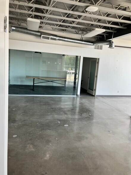 More Photos Of 4052-4058 Del Rey Ave, Marina del Rey Loft Creative Space For Lease