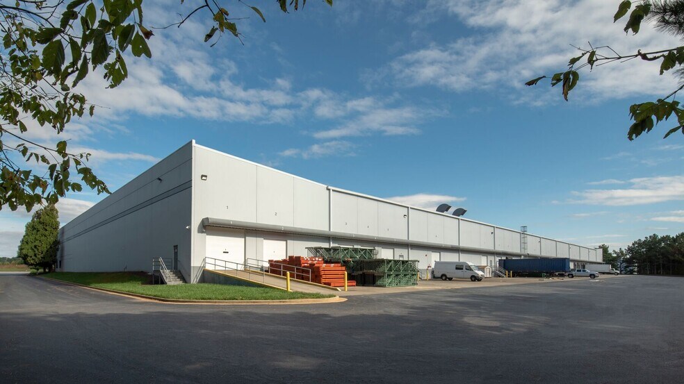 More Photos Of 2100 Evergreen Blvd, Duluth Warehouse For Lease