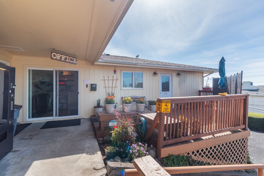 More Photos Of 3510 NE Highway 101, Lincoln City Hotel For Sale