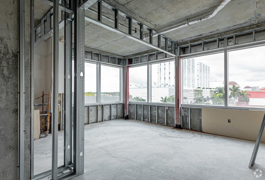 More Photos Of 323 Sunny Isles Blvd, Sunny Isles Beach Office For Lease