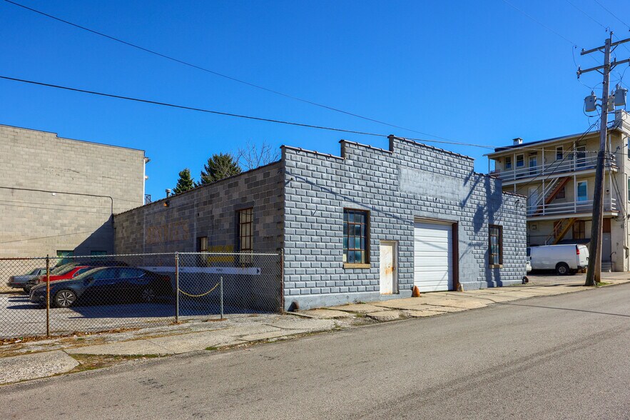 More Photos Of 665-667 W Market St, York Storefront Retail Residential For Sale