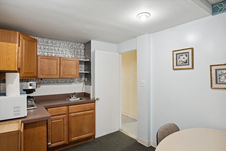 More Photos Of 22610 Rosewood St, Oak Park Office Residential For Sale