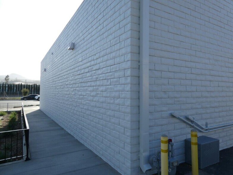 More Photos Of 6000 San Fernando Rd, Glendale Warehouse For Lease