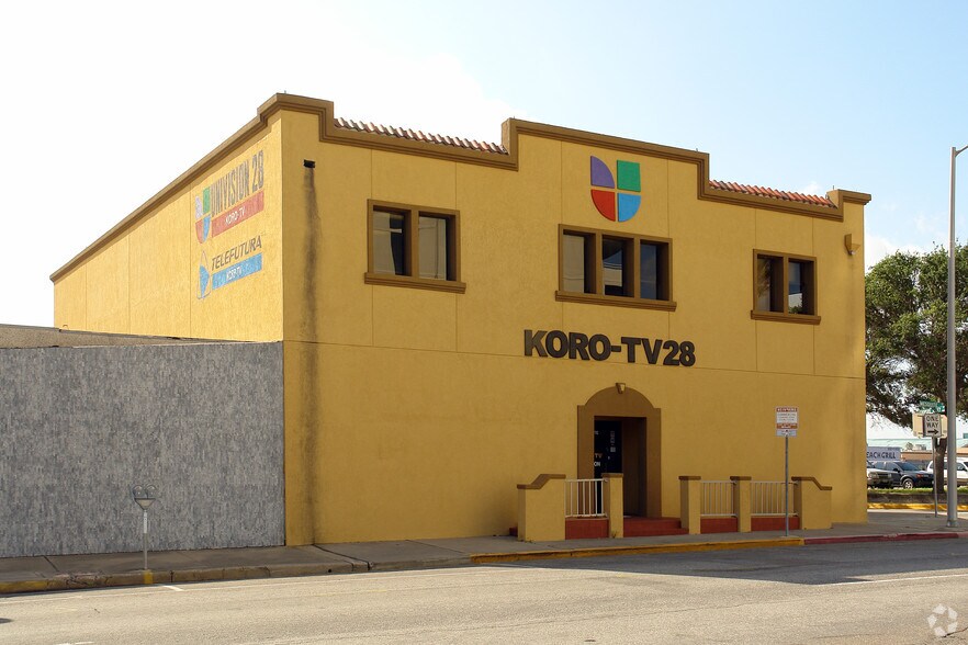 More Photos Of 102 N Mesquite St, Corpus Christi Office For Sale