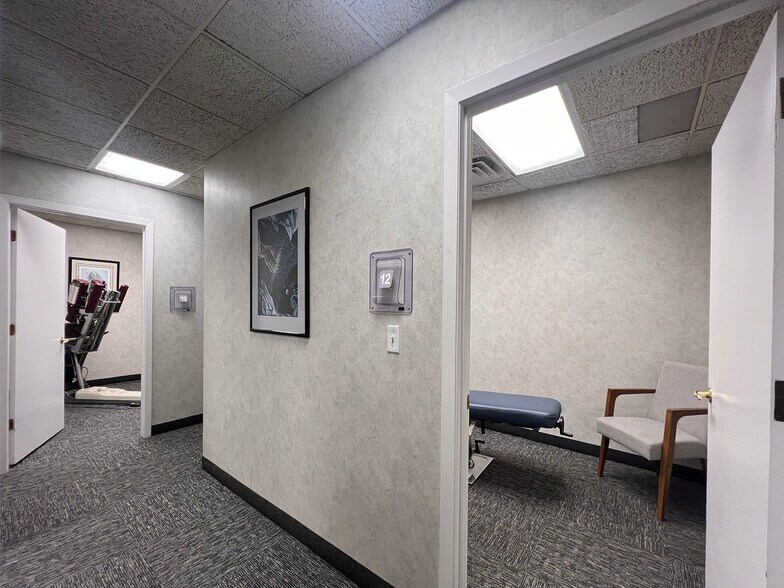 More Photos Of 6800 78th Ave N, Brooklyn Park Office For Lease