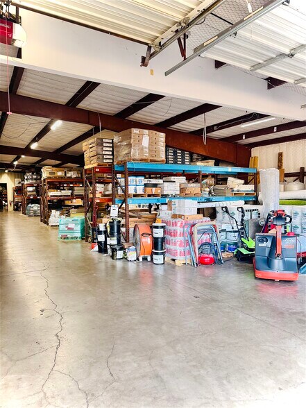 More Photos Of 8314 White Settlement Rd, White Settlement Warehouse For Sale
