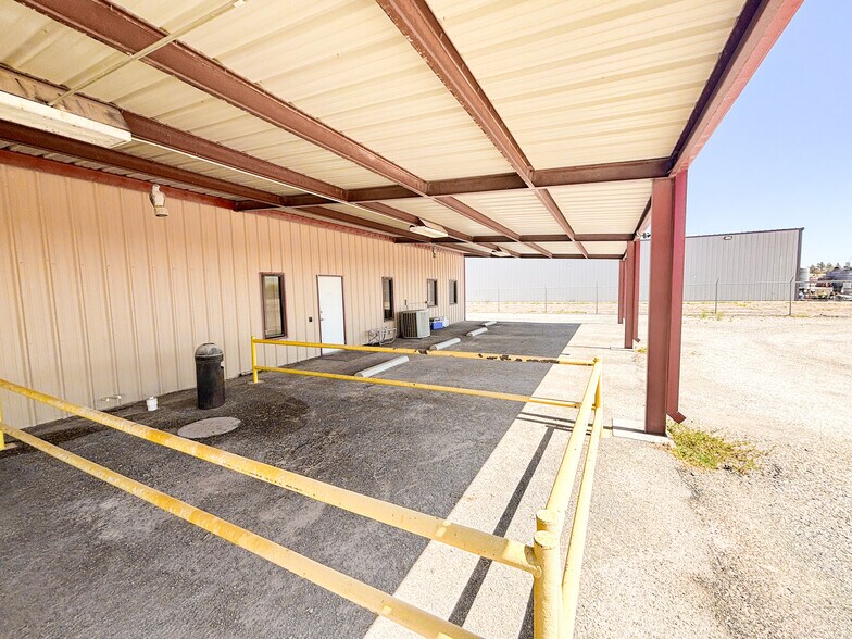 More Photos Of 9218 S Service Rd, Big Spring Office For Sale