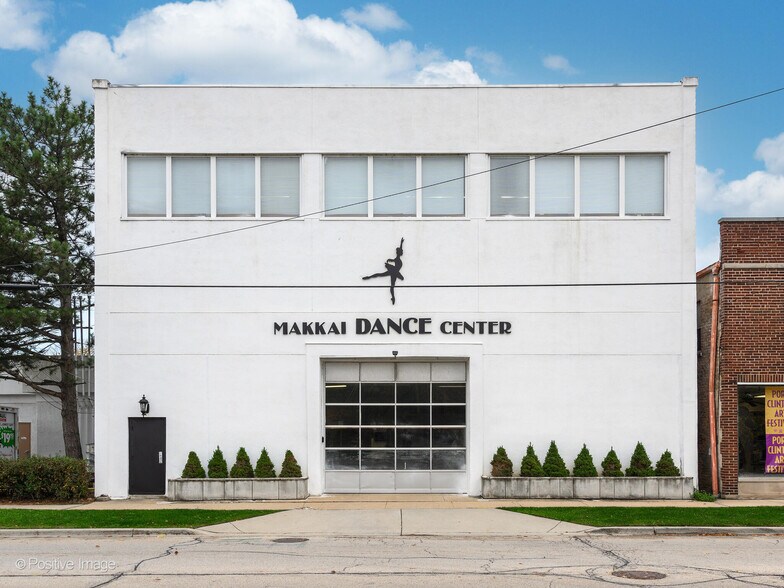 More Photos Of 2126 N First St, Highland Park Service For Sale