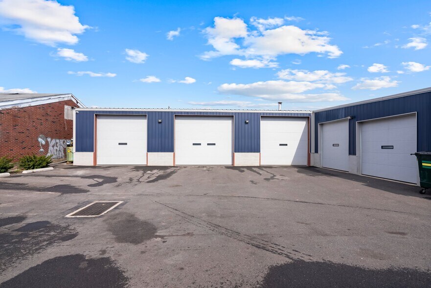 More Photos Of 1413-1415 Elkins Ave, Levittown Freestanding For Lease