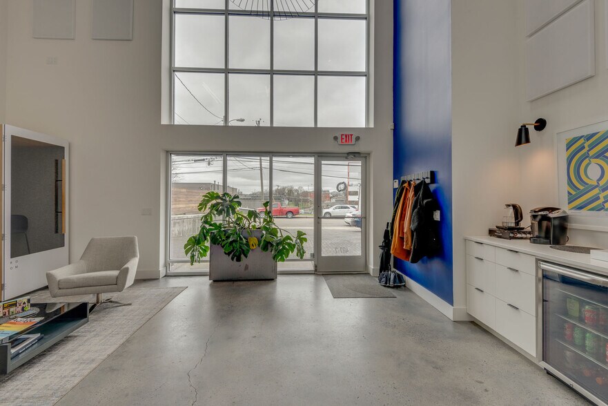 More Photos Of 407 Humphreys St, Nashville Office For Lease