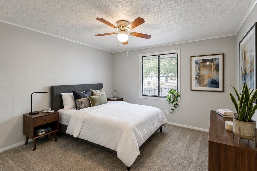 More Photos Of 18933 Quercus Dr, Hudson Apartments For Sale