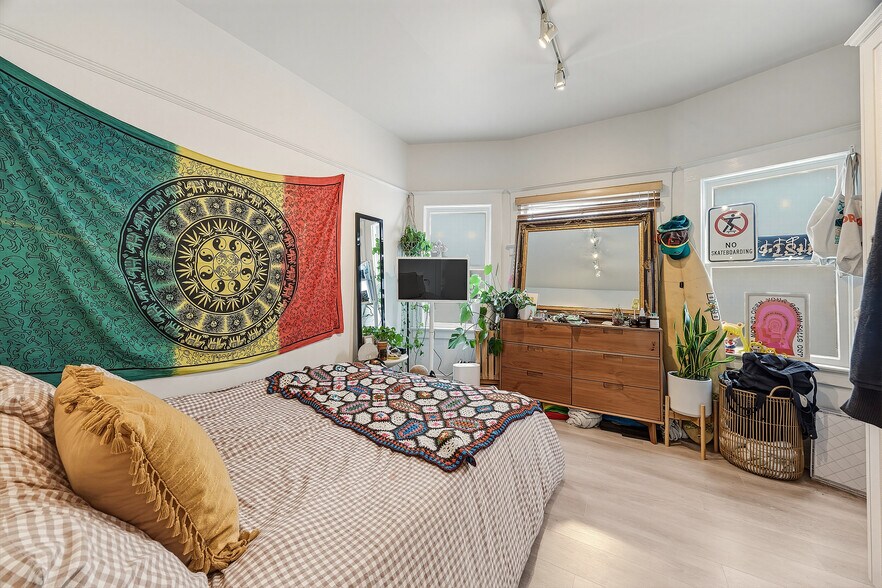More Photos Of 218 Horizon Ave, Venice Multifamily For Sale