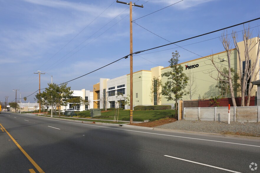 More Photos Of 680 Main St, Riverside Warehouse For Lease