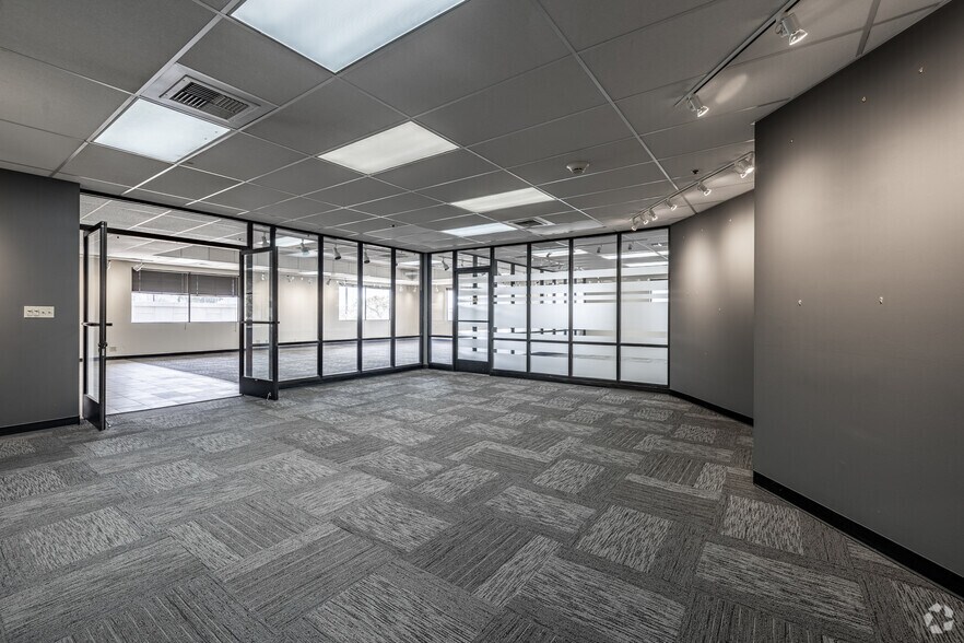 More Photos Of 2711-2717 Winona Ave, Burbank Research And Development For Sale