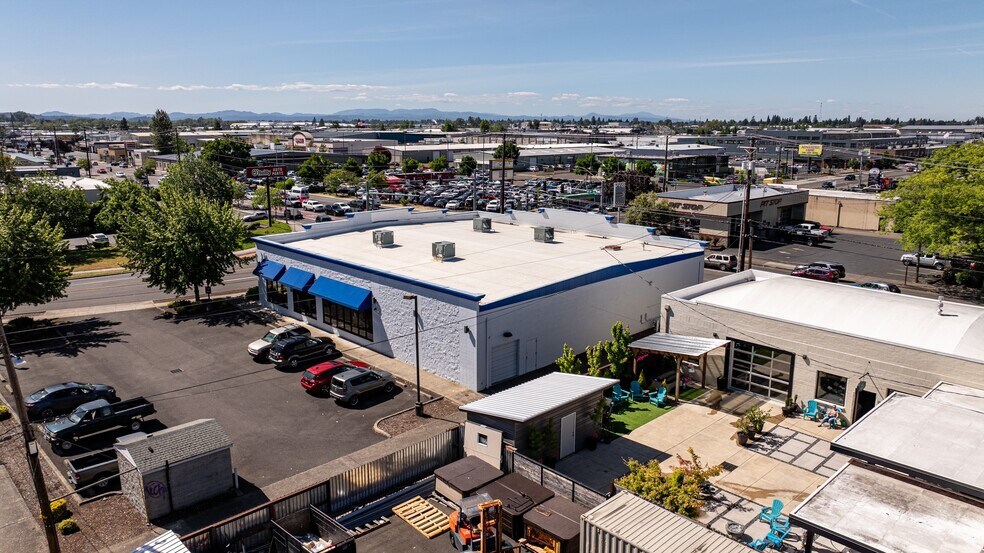 More Photos Of 1990 W 11th Ave, Eugene Freestanding For Sale