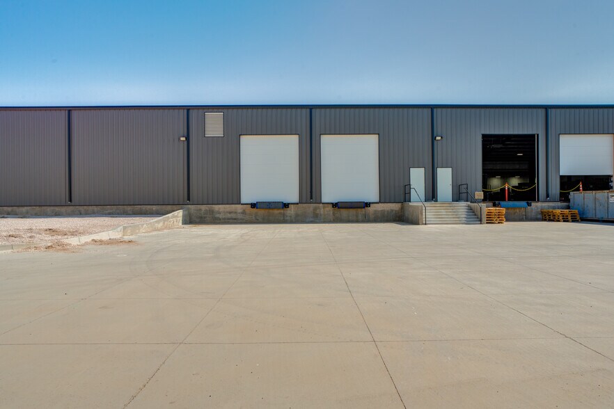 More Photos Of 9007 CR 6820, Lubbock Warehouse For Lease