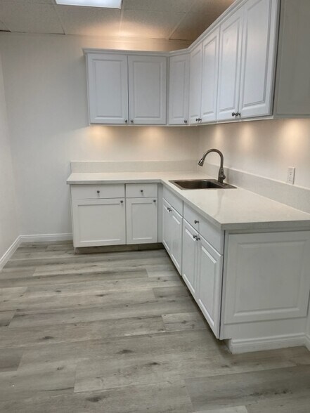More Photos Of 18652 Florida St, Huntington Beach Medical For Lease