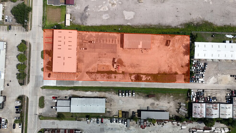 More Photos Of 1905 Jasmine Dr, Pasadena Industrial For Lease