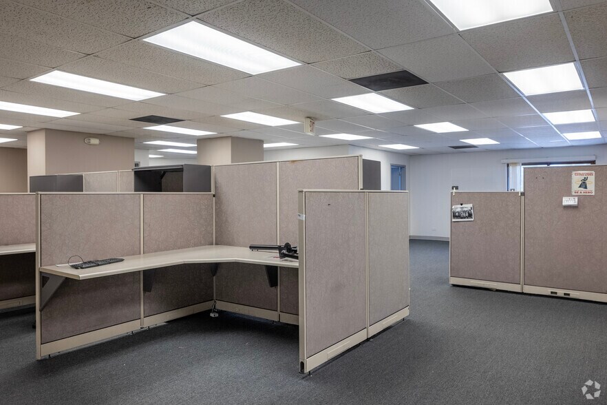 More Photos Of 1400 Renaissance Dr, Park Ridge Office For Sale