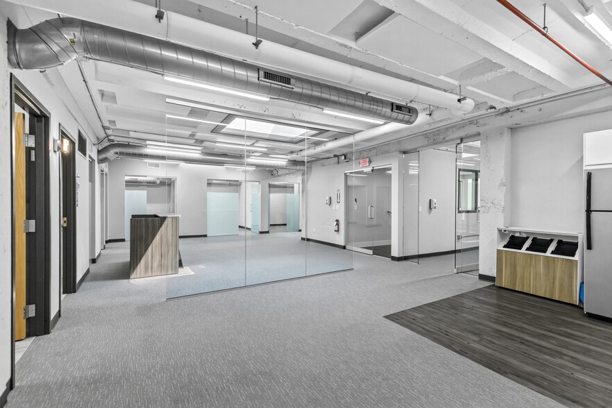 More Photos Of 2375 W University Ave, Saint Paul Office For Sale