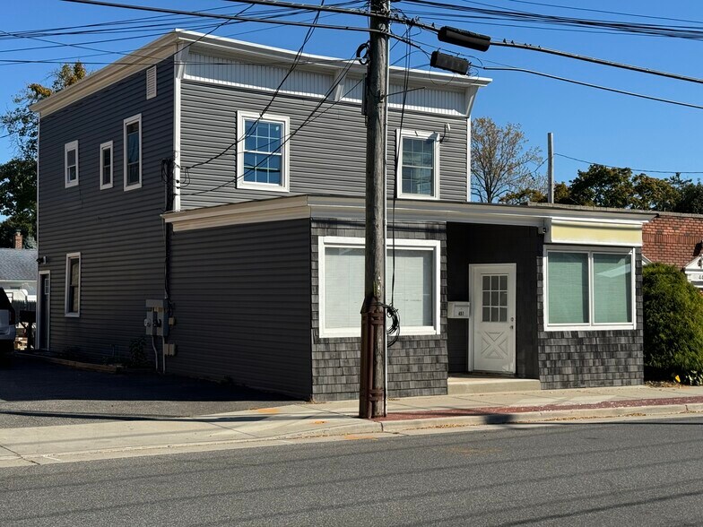 More Photos Of 451 Lake Ave, Saint James Storefront Retail Residential For Lease