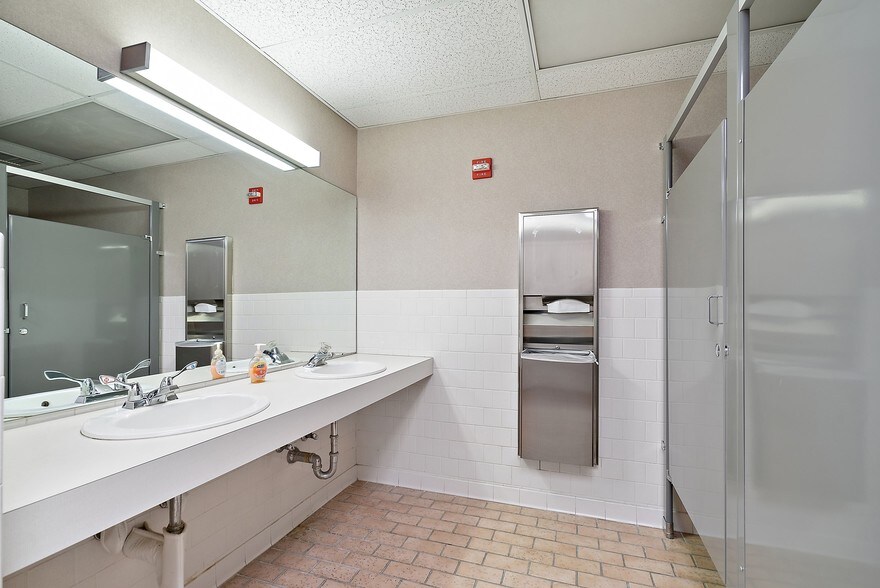 More Photos Of 4221 Walney Rd, Chantilly Office For Lease