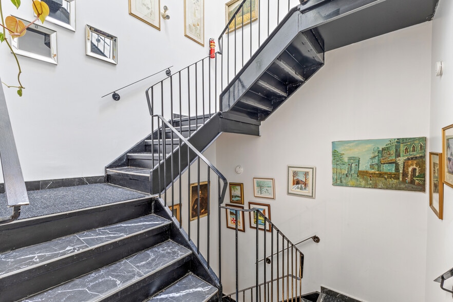 More Photos Of 1023 Rue Berri, Montréal Apartments For Sale