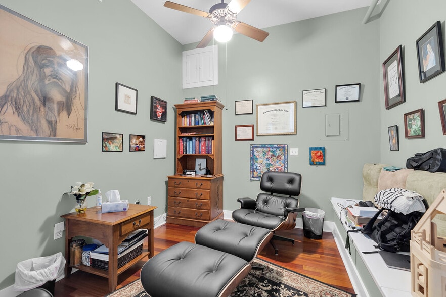 More Photos Of 812 Fleming St, Key West Storefront For Sale