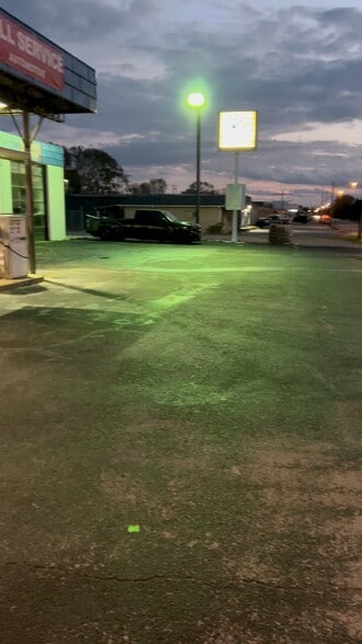 Primary Photo Of 1202 4th Ave SE, Decatur Service Station For Sale
