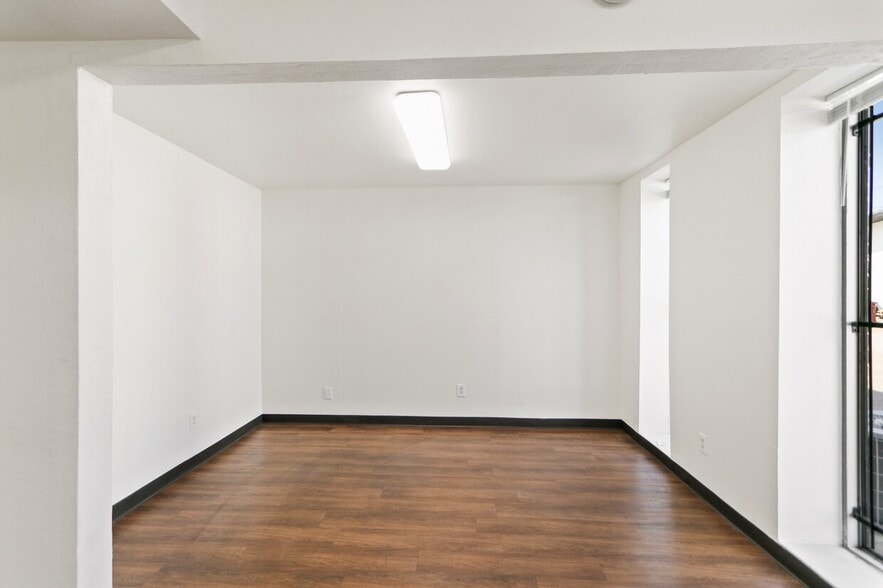 More Photos Of 6201-6205 W 34th St, Houston Warehouse For Lease