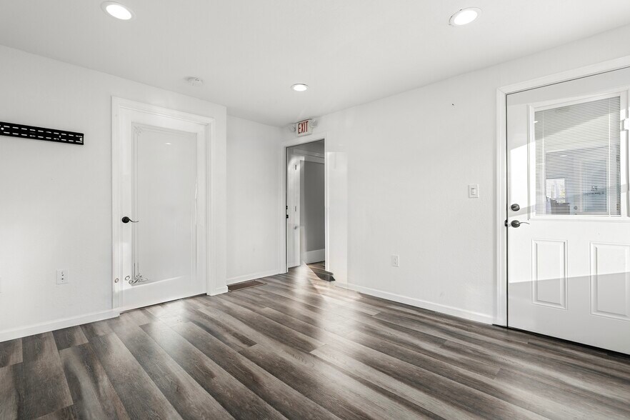 More Photos Of 249 W Main St, Avon Office For Lease