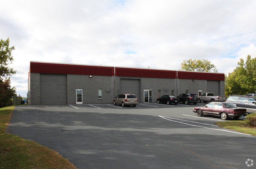 More Photos Of 1580-1584 NE 93rd Ln, Blaine Flex For Lease