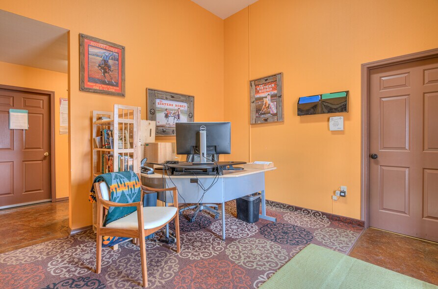 More Photos Of 723 N Curtis Ct, Sisters Industrial For Sale