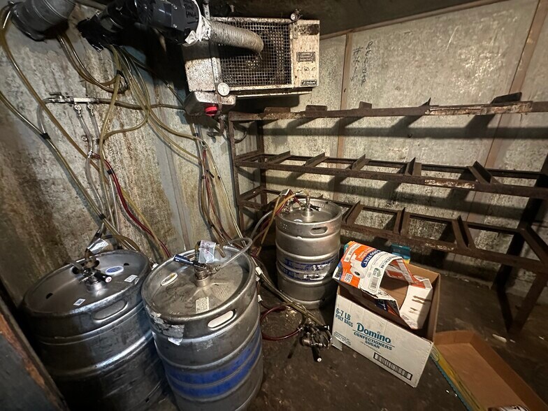 More Photos Of 2201 Hyde Park Blvd, Niagara Falls Restaurant For Sale