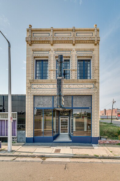 More Photos Of 339 Madison Ave, Memphis Storefront Retail Office For Sale