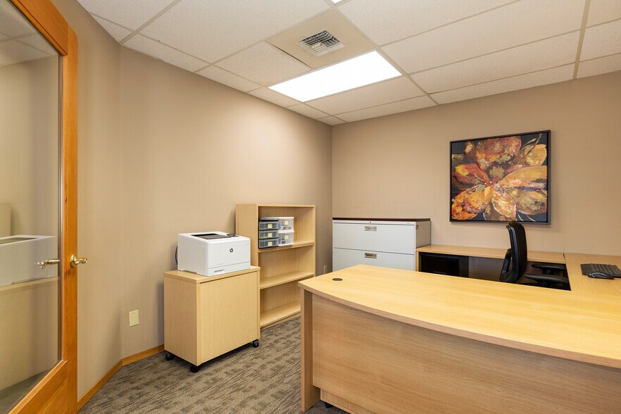 More Photos Of 8804 Roosevelt Way NE, Seattle Office For Sale