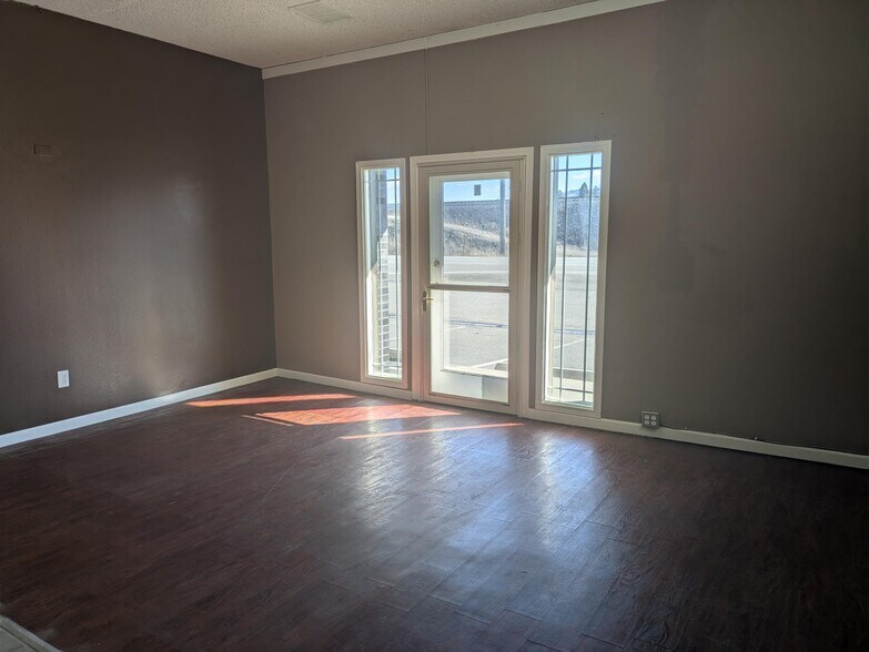 More Photos Of 25011 E Trent Ave, Newman Lake Storefront Retail Office For Sale