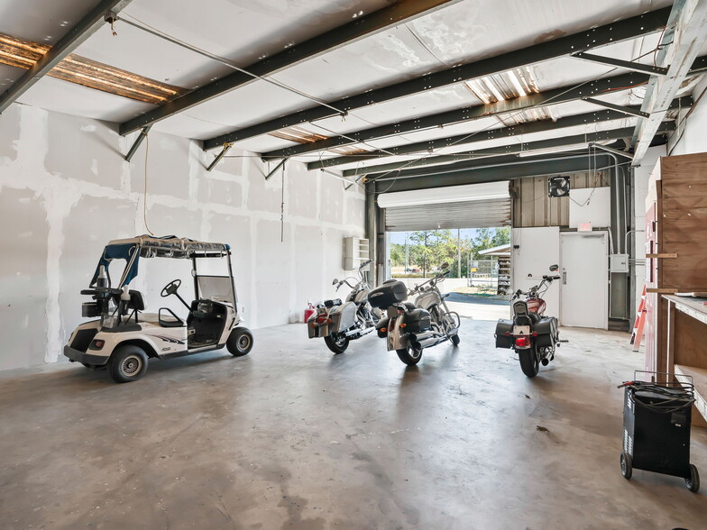 More Photos Of 9594 SE Maricamp Rd, Ocala Auto Repair For Sale