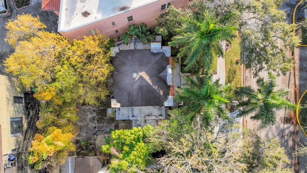 More Photos Of 1215 N Palm Ave, Sarasota Office For Sale