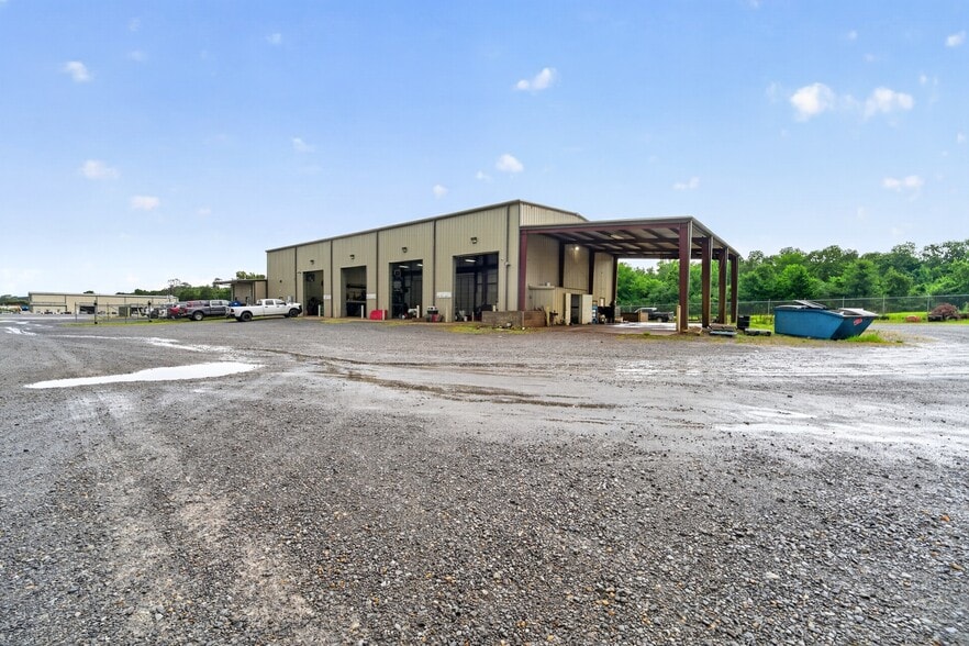More Photos Of 13993 Highway 65, Damascus Warehouse For Sale