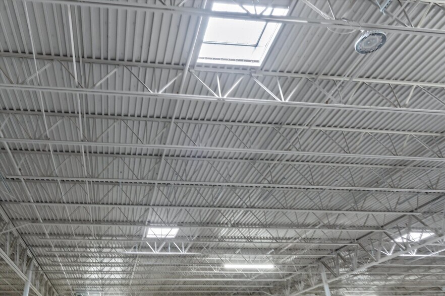 More Photos Of 2651 S Rochester Rd, Rochester Hills General Retail For Lease