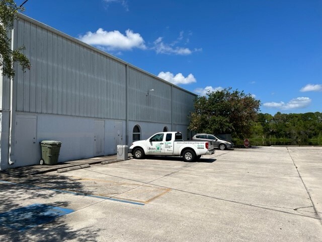 More Photos Of 6102 24th St E, Bradenton Warehouse For Lease