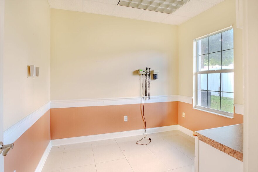 More Photos Of 1779-1783 S Kings Ave, Brandon Medical For Lease