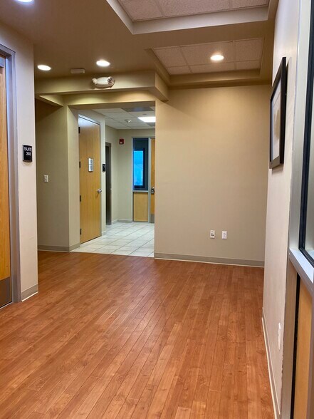More Photos Of 943 Glenwood Station Ln, Charlottesville Medical For Lease