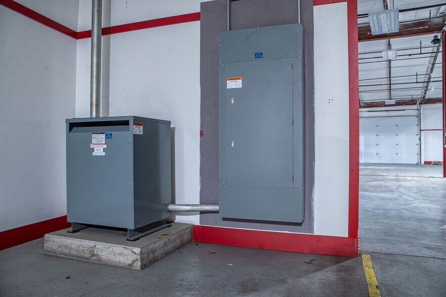 More Photos Of 825 Highway 151, Platteville Warehouse For Lease